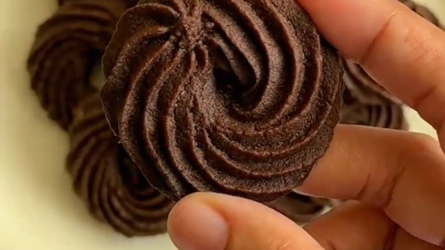 آموزش تهیه کوکی شکلاتی ترد و خوش طعم با نشاسته ذرت | لوازم قنادی بهگز