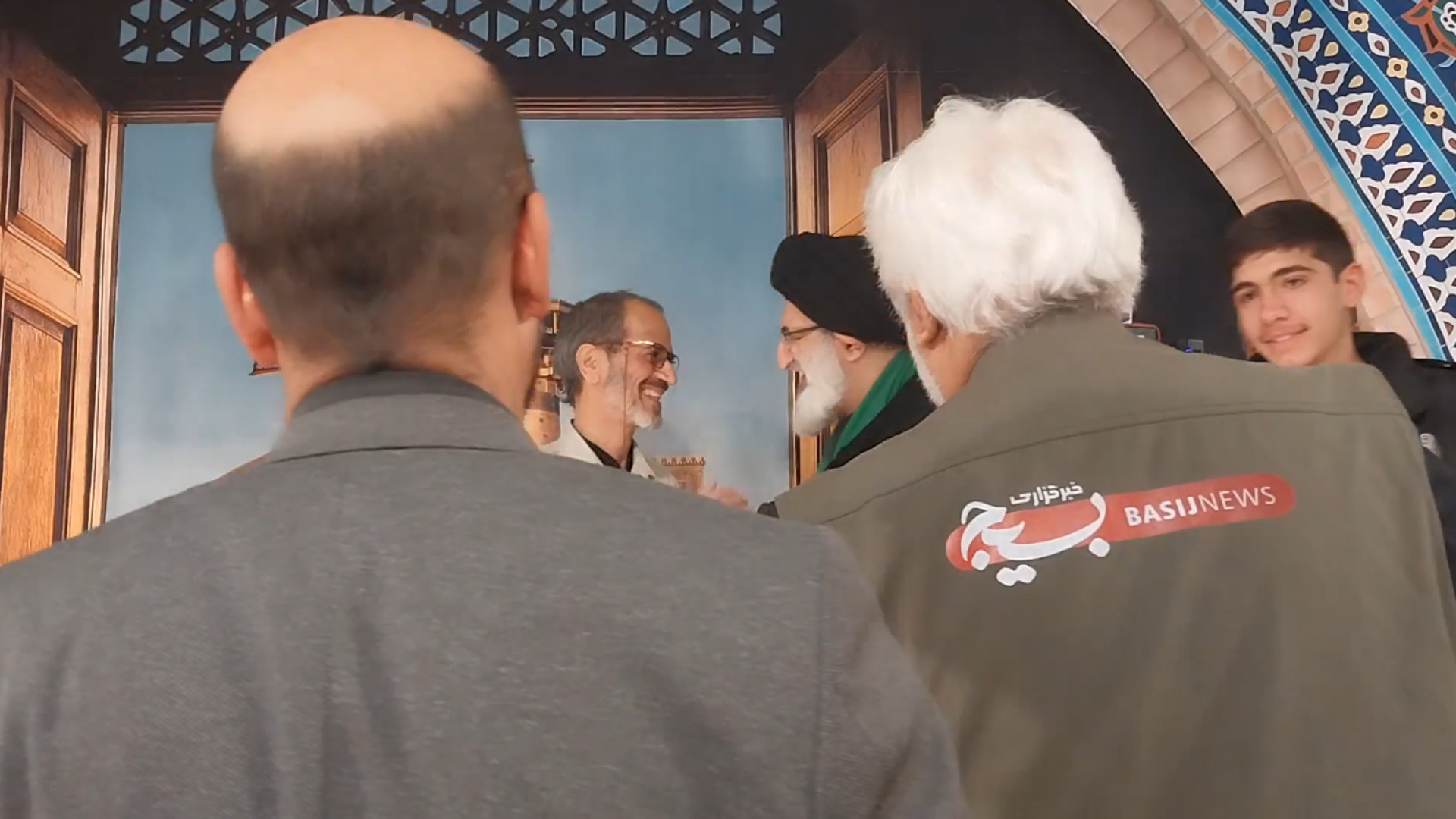 دیدار صمیمانه بچه های مسجد با امام جماعت در بعد از یادواره جوان مومن انقلابی