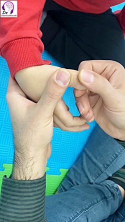 کم کردن حساسیت لمسی کودکان اوتیسم به ناخن گرفتن با ماساژ درمانی