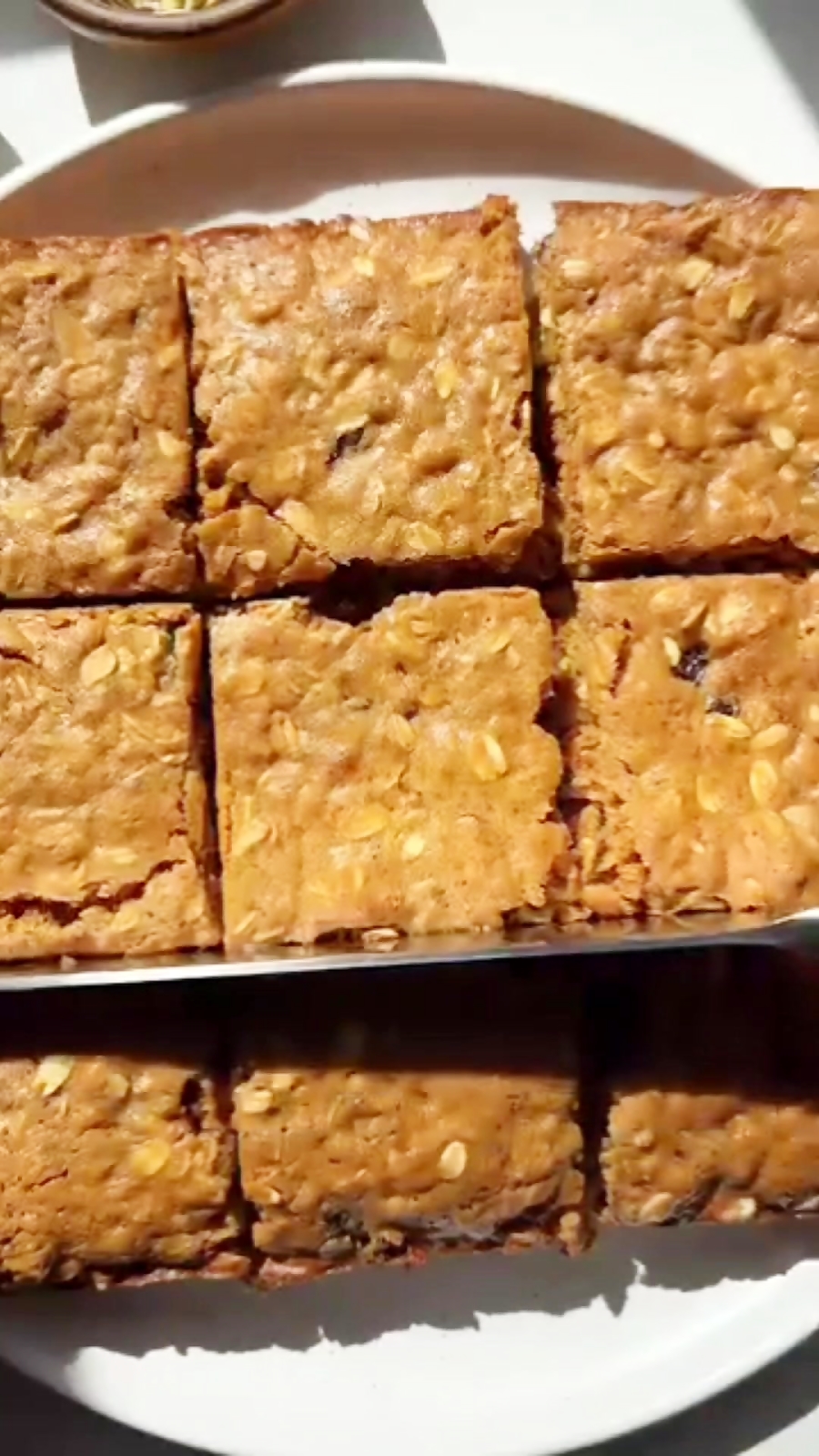 کاربرد اسانس خوراکی کشمش در شیرینی‌ پزی | لوازم قنادی بهگز