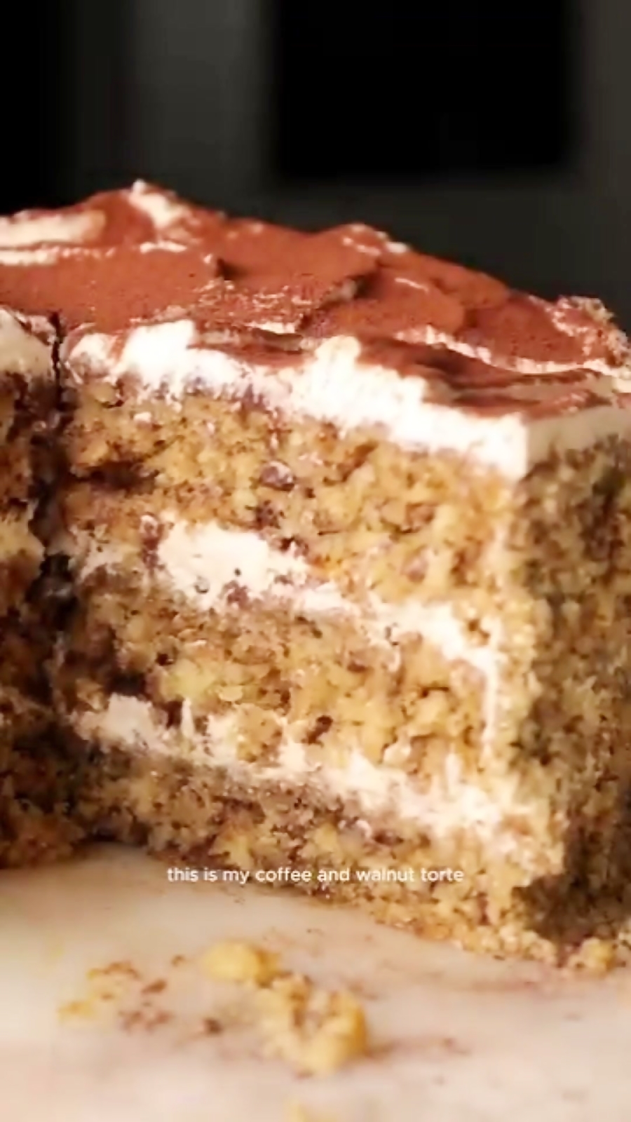 کاربرد اسانس خوراکی گردو در شیرینی‌ پزی | لوازم قنادی بهگز