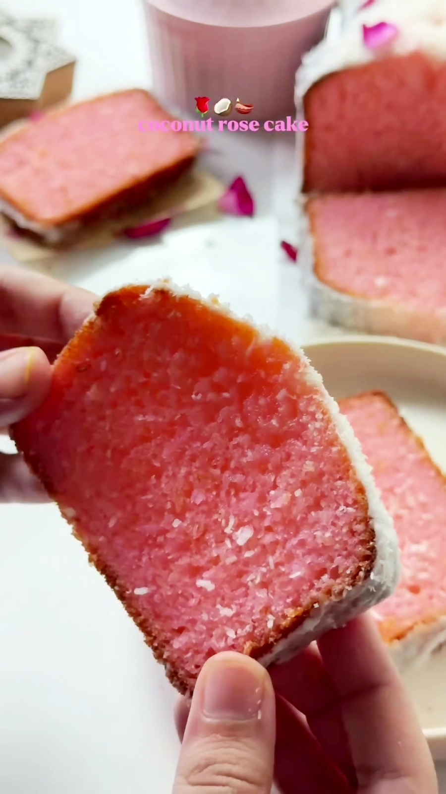 کاربرد اسانس خوراکی گل سرخ رز در شیرینی‌ پزی | لوازم قنادی بهگز