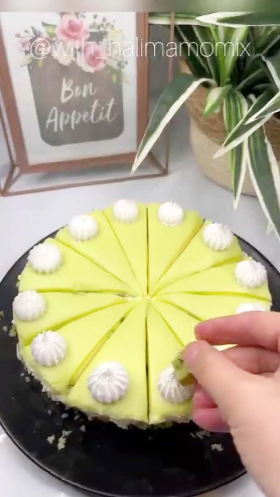 کاربرد اسانس خوراکی کیوی در شیرینی‌ پزی | لوازم قنادی بهگز