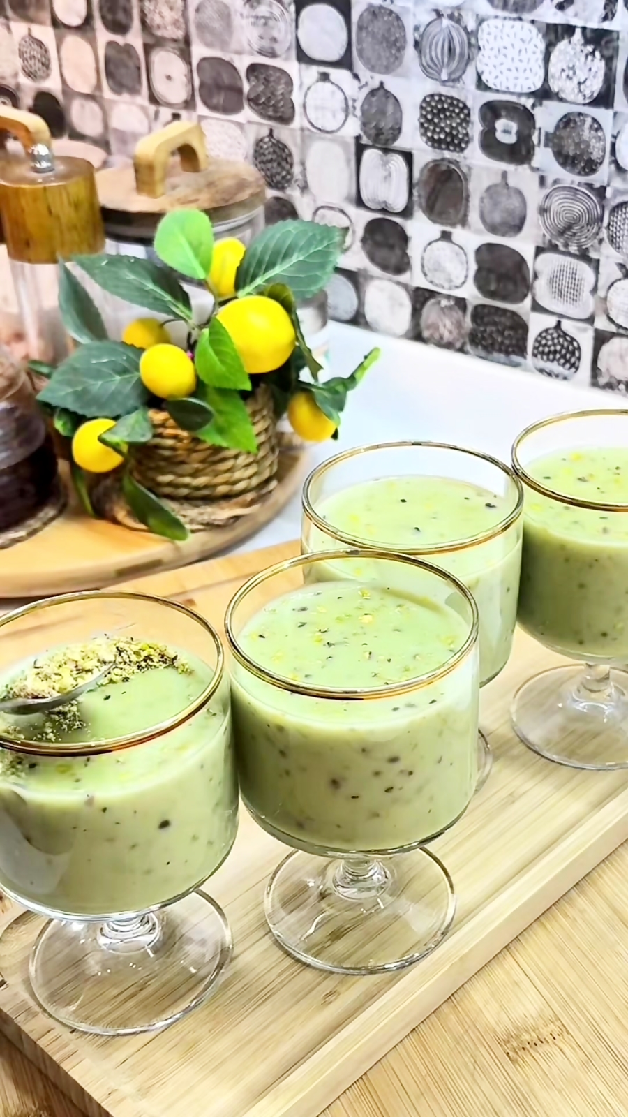 کاربرد اسانس خوراکی پسته در شیرینی‌ پزی | لوازم قنادی بهگز