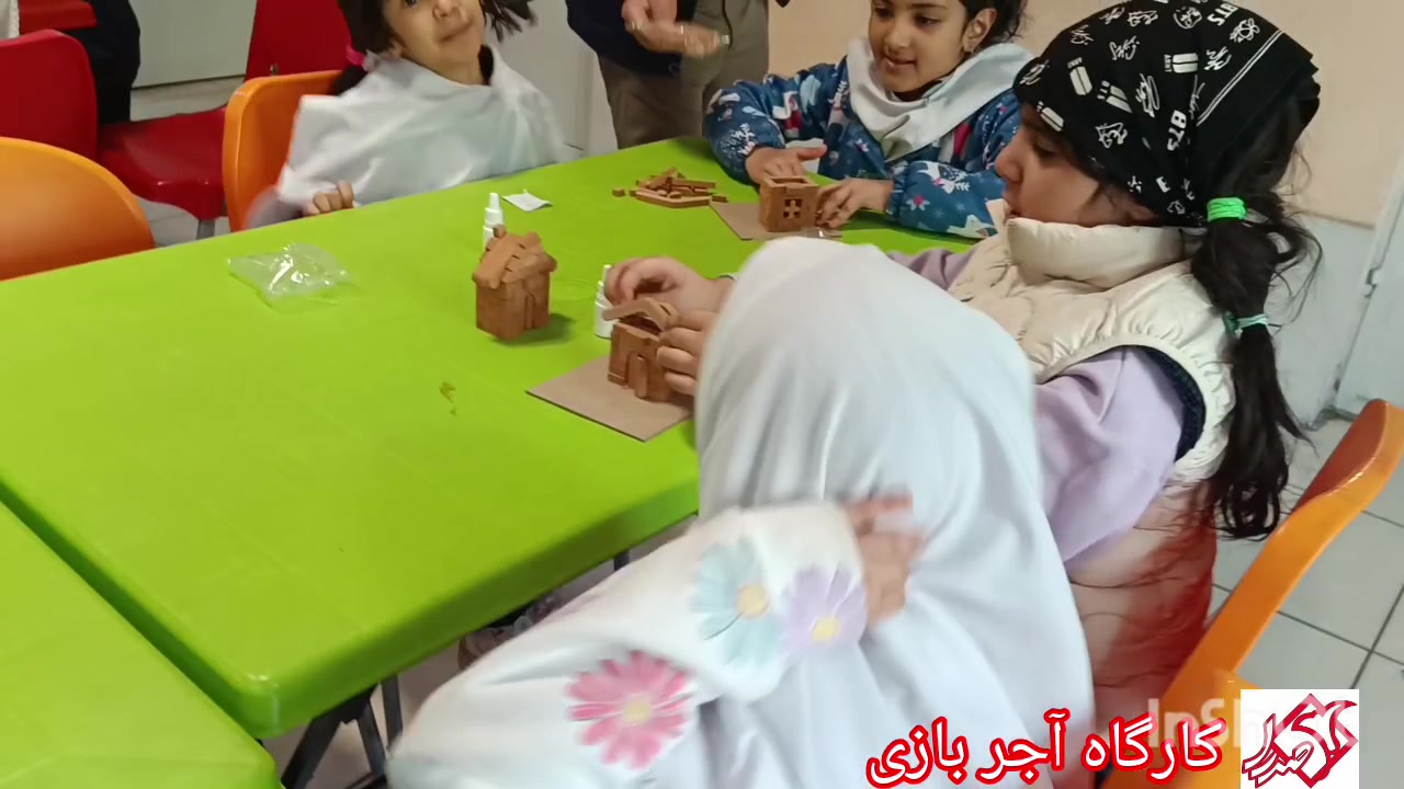 🏛️✨ خانه‌هایی از دل خلاقیت و آجر! تجربه‌ی شگفت‌انگیز “کارگاه آجر‌بازی و هنر معماری ایرانی” در مدرسه صدرا 🧱