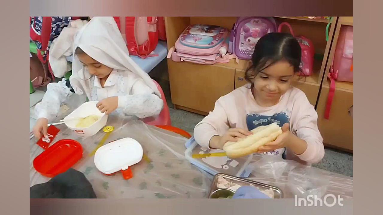 ✨ ساندویچ‌های کوچک، مهارت‌های بزرگ! 🥪👧 جشن استقلال با آشپزی مونته‌سوری در پیش‌دبستانی 