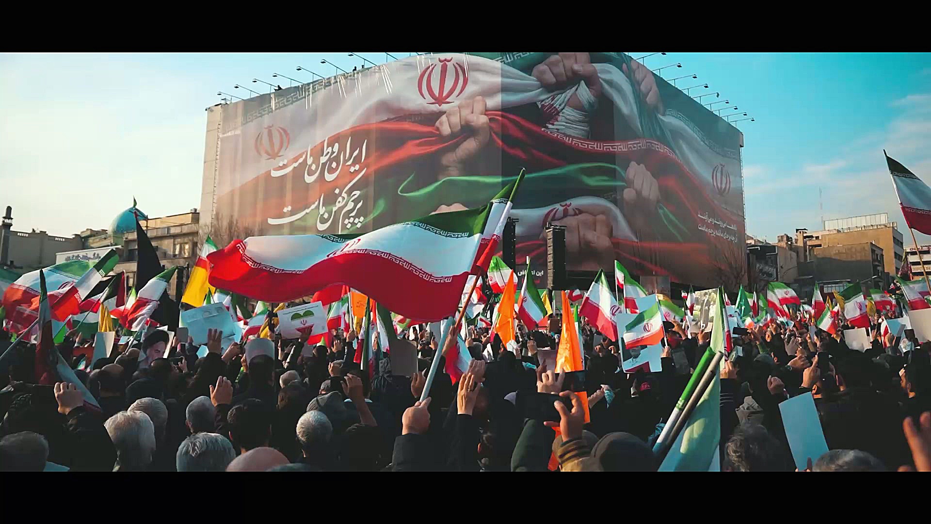 برای بیگانه که کار کردی، ملت تو رو مردود میدونه!