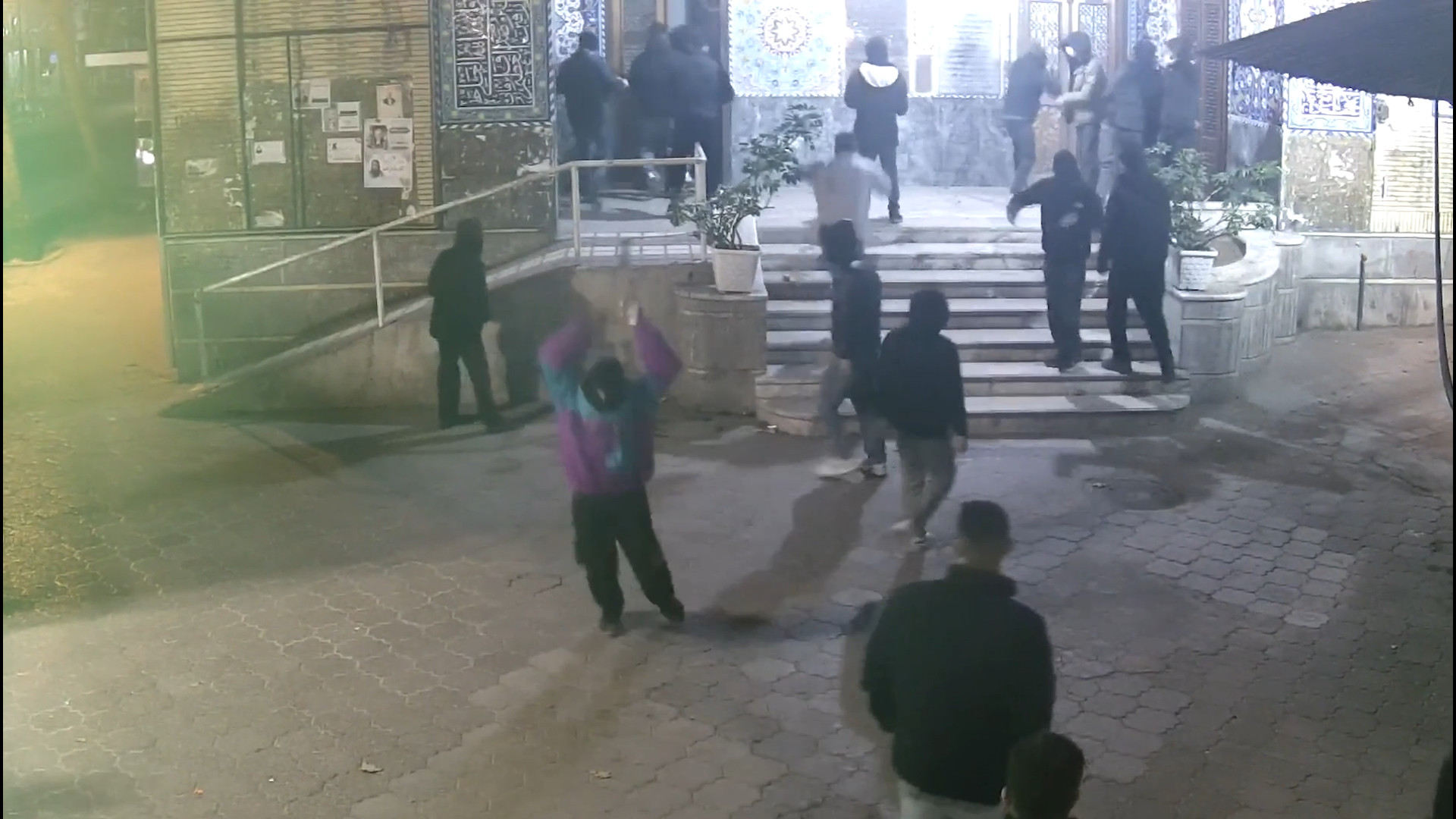 دشمنی با دین خدا تاوانی سخت داره که به زودی پرداخت میکنن