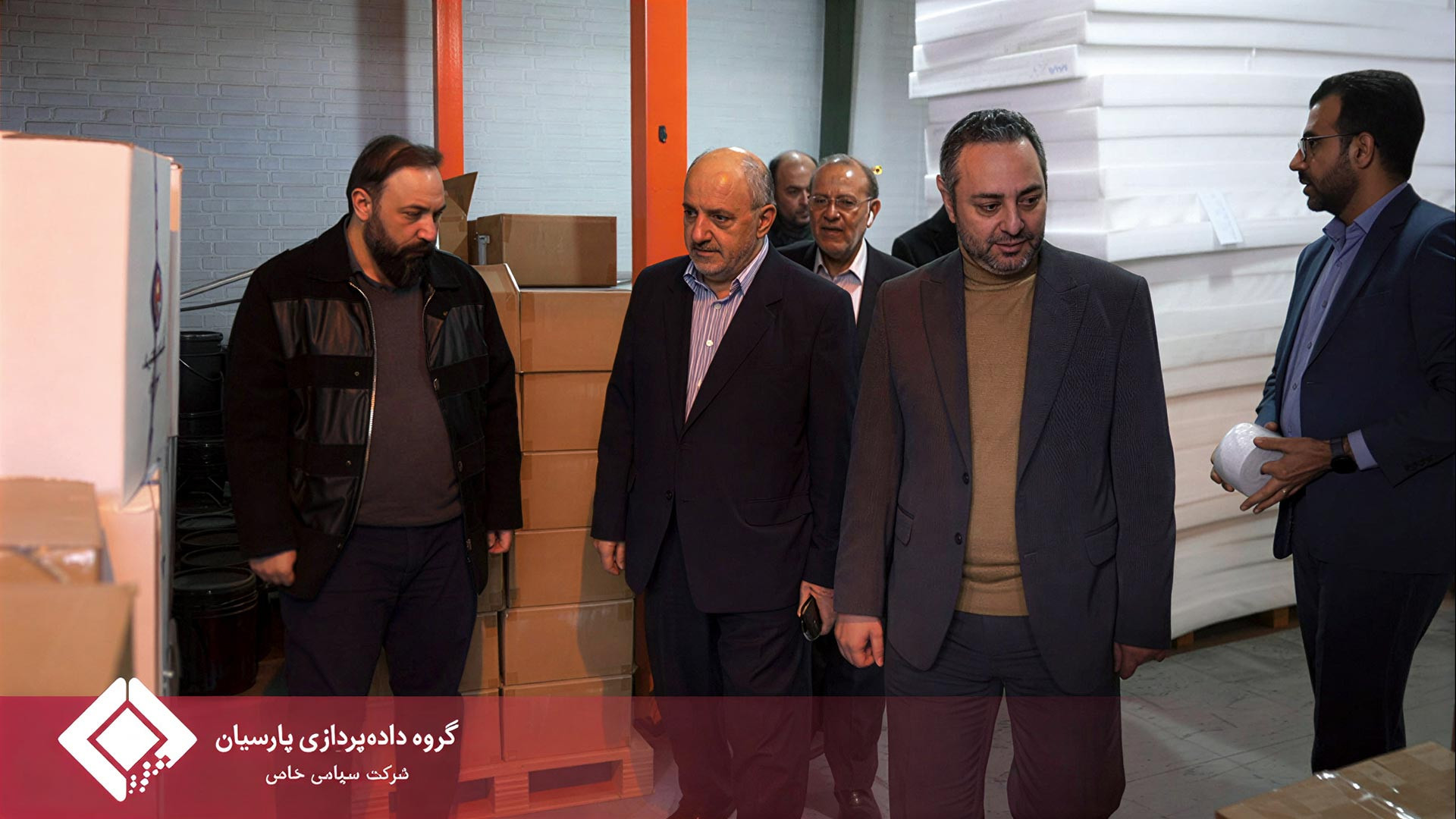 بازدید مدیرعامل بانک پارسیان از کارخانه تولید تجهیزات شرکت تجارت الکترونیک پارسیان کیش