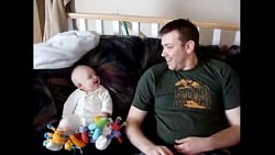 تقلید نی نی از بابا :)))