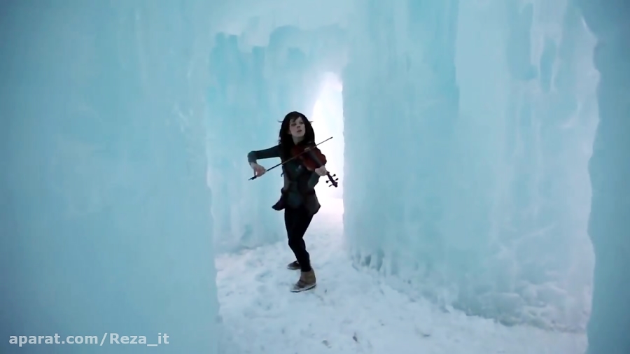 Lindsey stirling snow waltz. Lindsey Stirling Crystallize на звонок. Песня такая женщина.