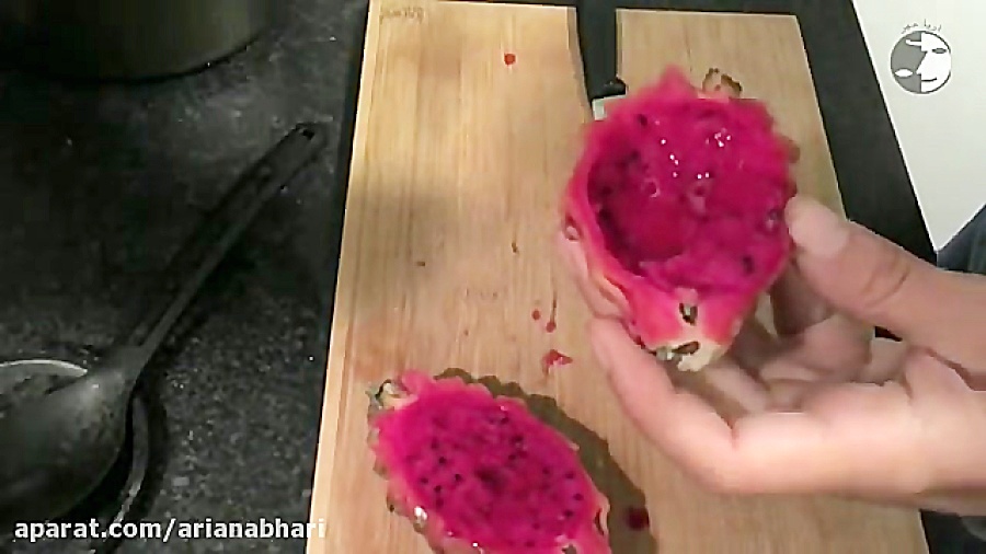 How To Eat Red Dragon Fruit - معرفی و آموزش خوردن میوه اژدهای سرخ زمان187ثانیه