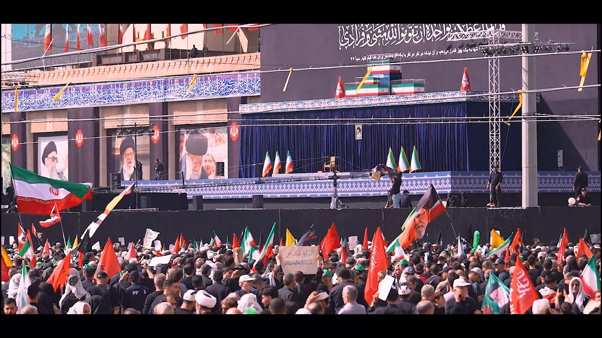 اولین دیدار مردم با رهبر شهید پس از شهادت