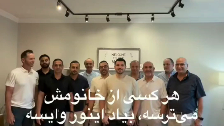 خب آخری که وایستاده بود هم از خانمش می ترسید