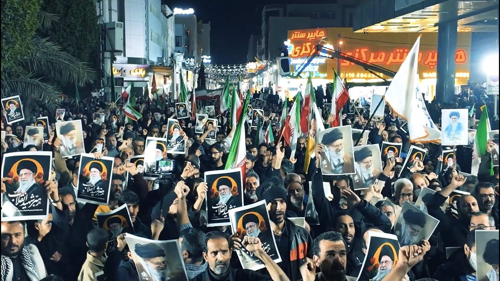 آبادان در وداع با رهبر شهیدی که محبوب قلوب بود