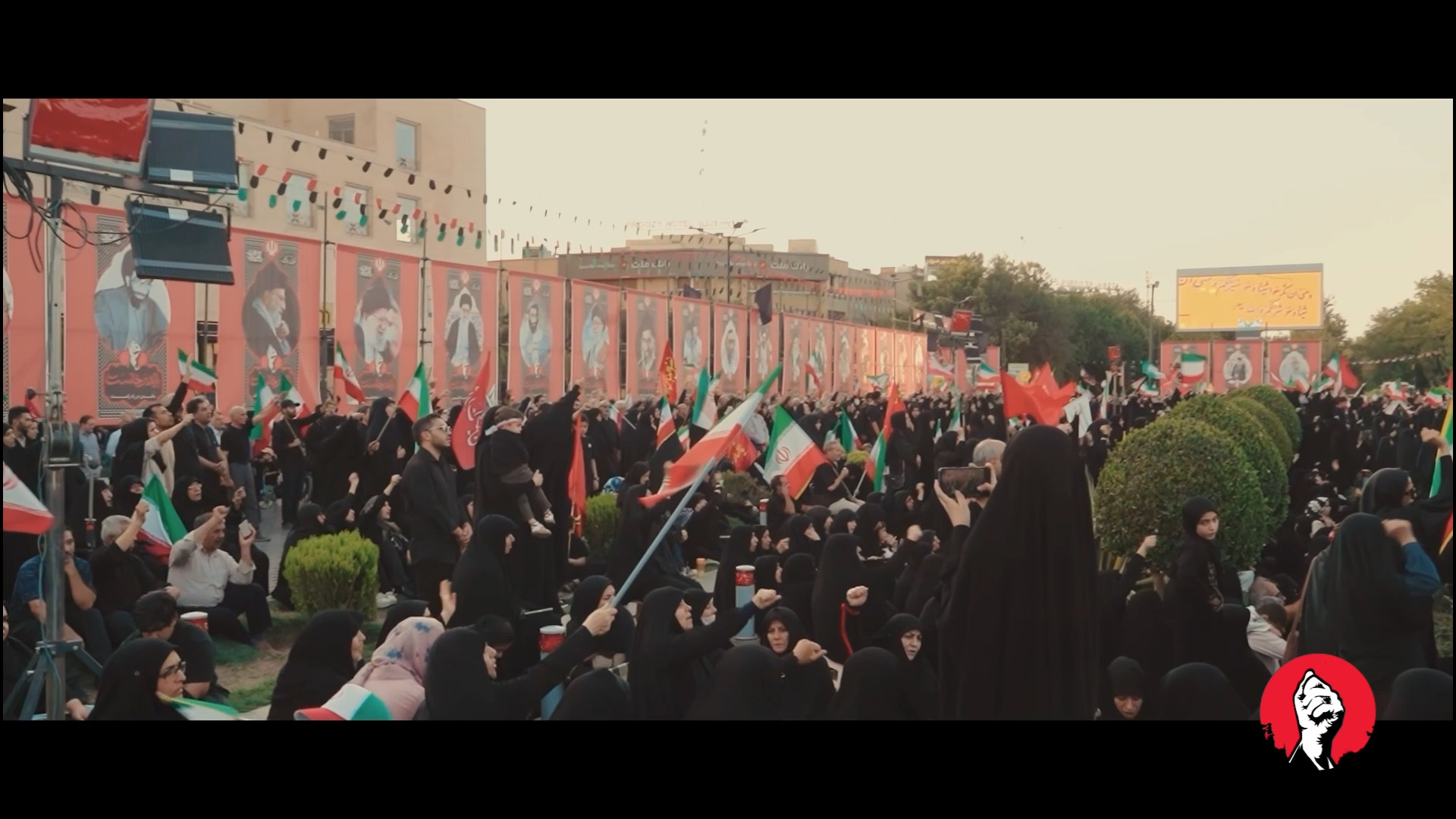 لحظاتی از مراسم وداع با امام شهید در اصفهان