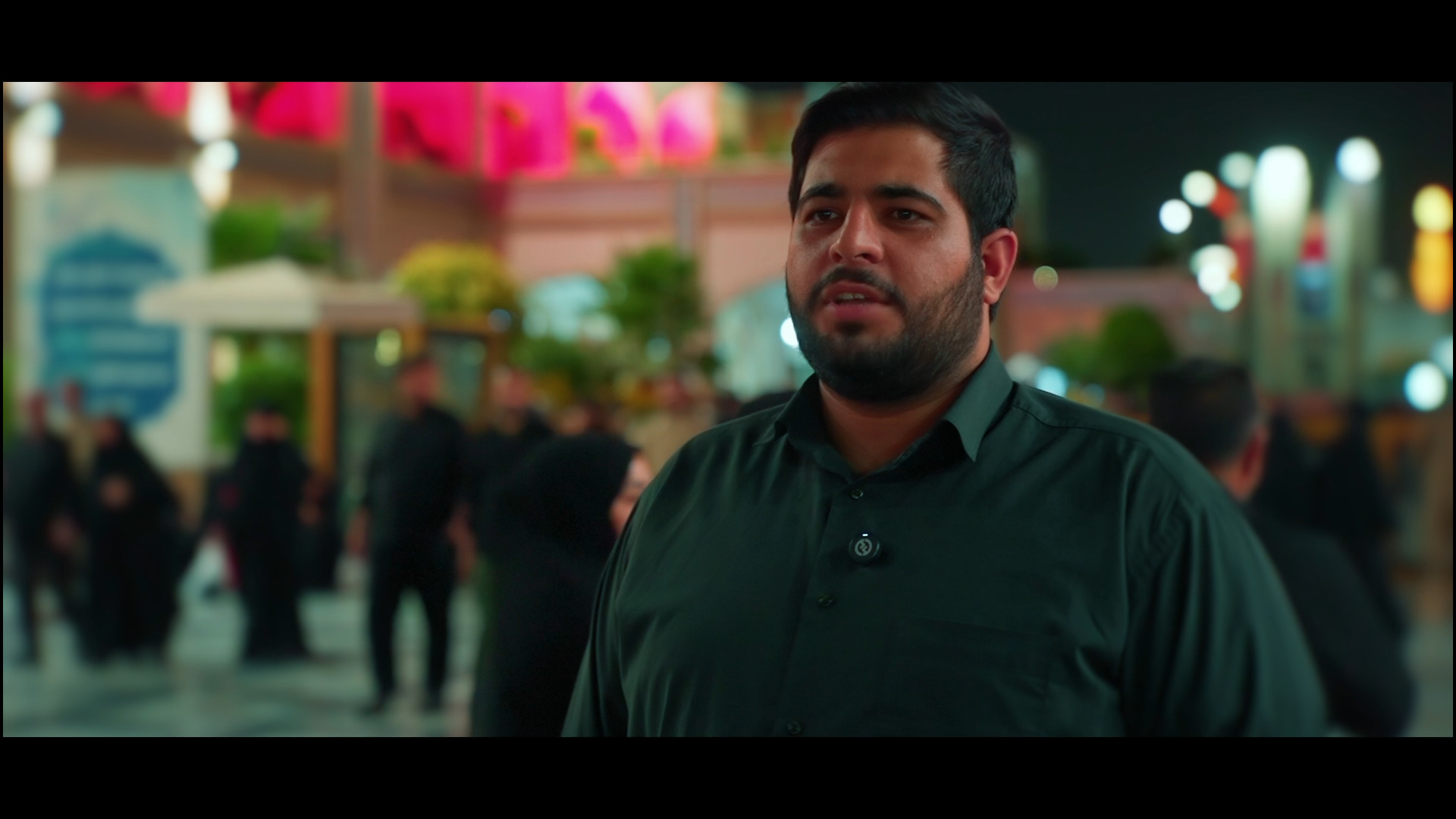 محبین سید علی در انتظار رسیدن جسم مطهر او به مشهد