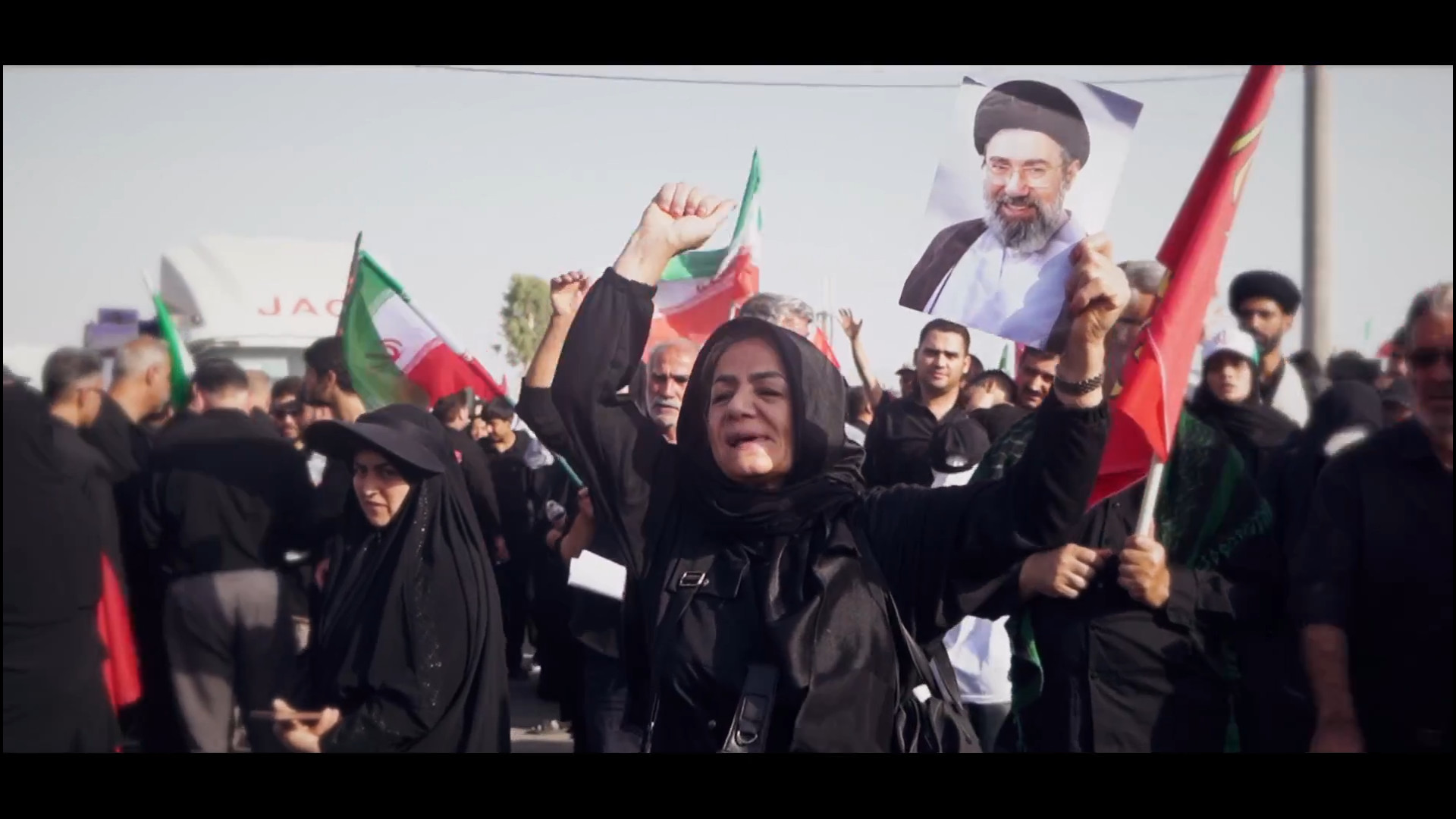 مشت‌های گره کرده قمی‌ها برای انتقام خون امام شهید