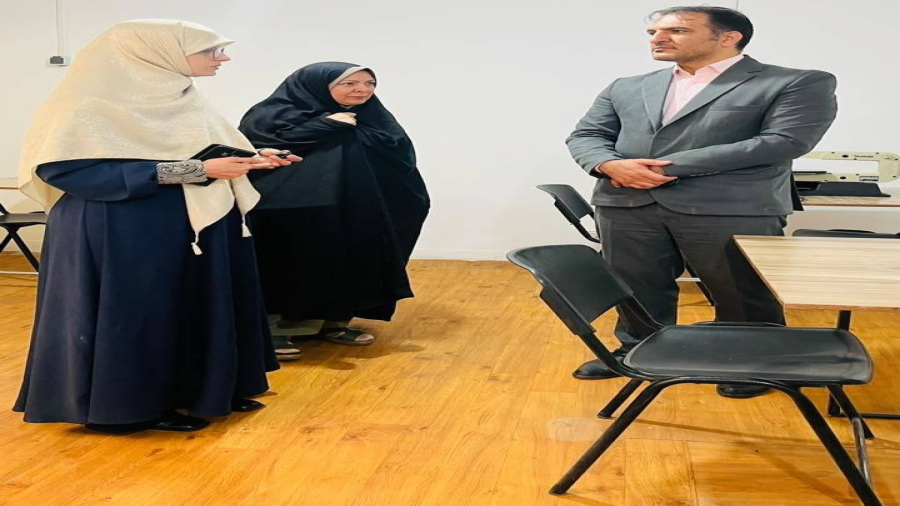 بازدید مسئولین اداره آموزش و پرورش از نمایشگاه دست سازه های هنرجویان هنرستان راه روشن