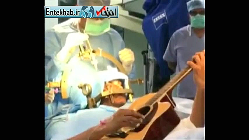 فیلم/ نوازنده ای که هنگام عمل جراحی مغز گیتار نواخت! اینسایزینگ