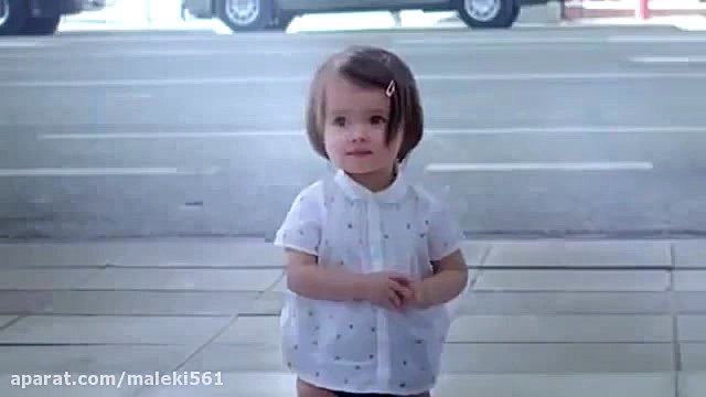 رقص نوزاد درون به سبک هالیوود با آهنگ مایکل جکسون ساندرا بولاک