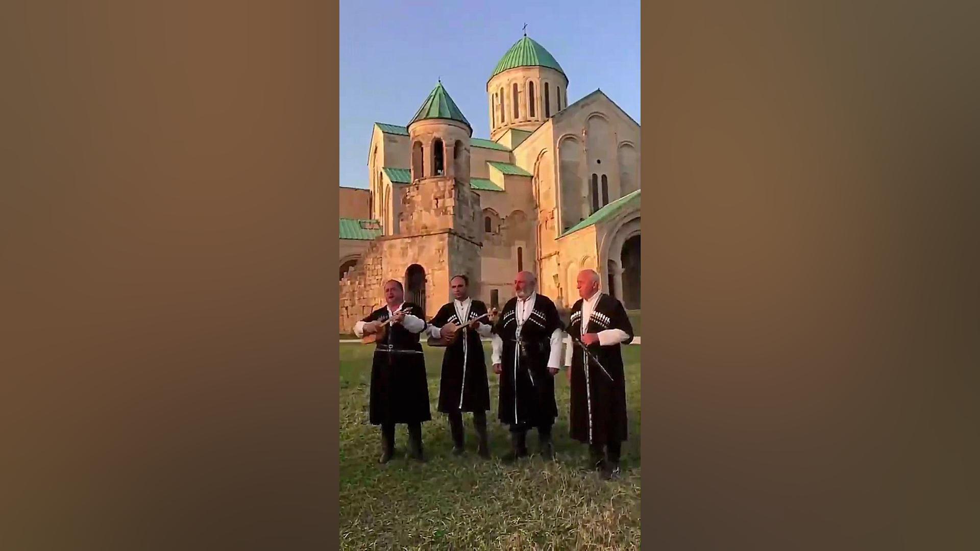 پوستر بزرگ