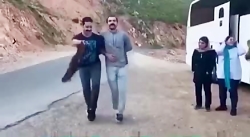 رقص کردی در جاده کرمانشاه