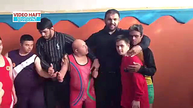سرشاخ شدن قهرمانان کشتی با کودکان سندرم داون بیماری شوگرن
