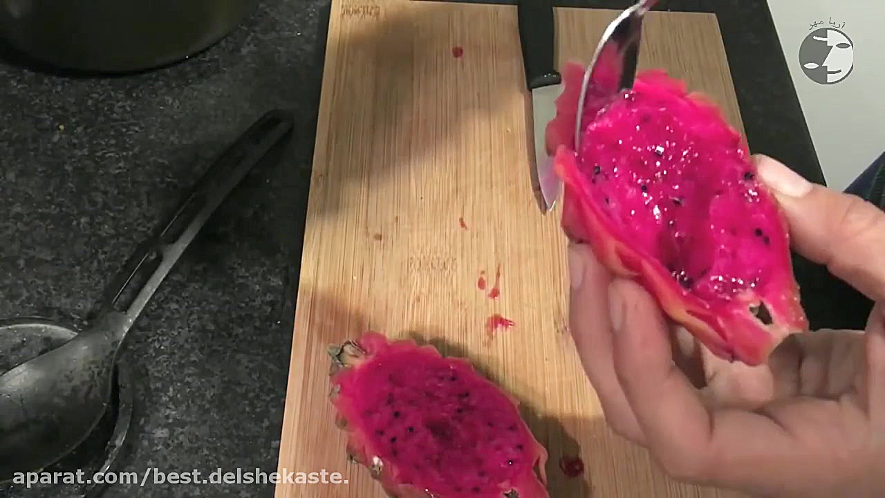 How To Eat Red Dragon Fruit - معرفی و آموزش خوردن میوه اژدهای سرخ زمان187ثانیه