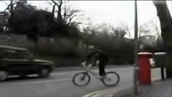 سقوط با دوچرخه از طبقه هفتم