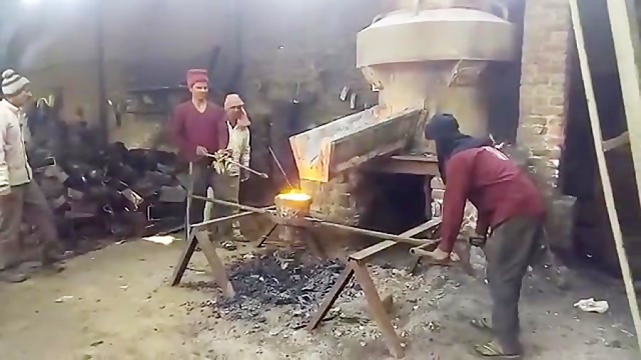 CAST0401 Melting cast iron with a cupola