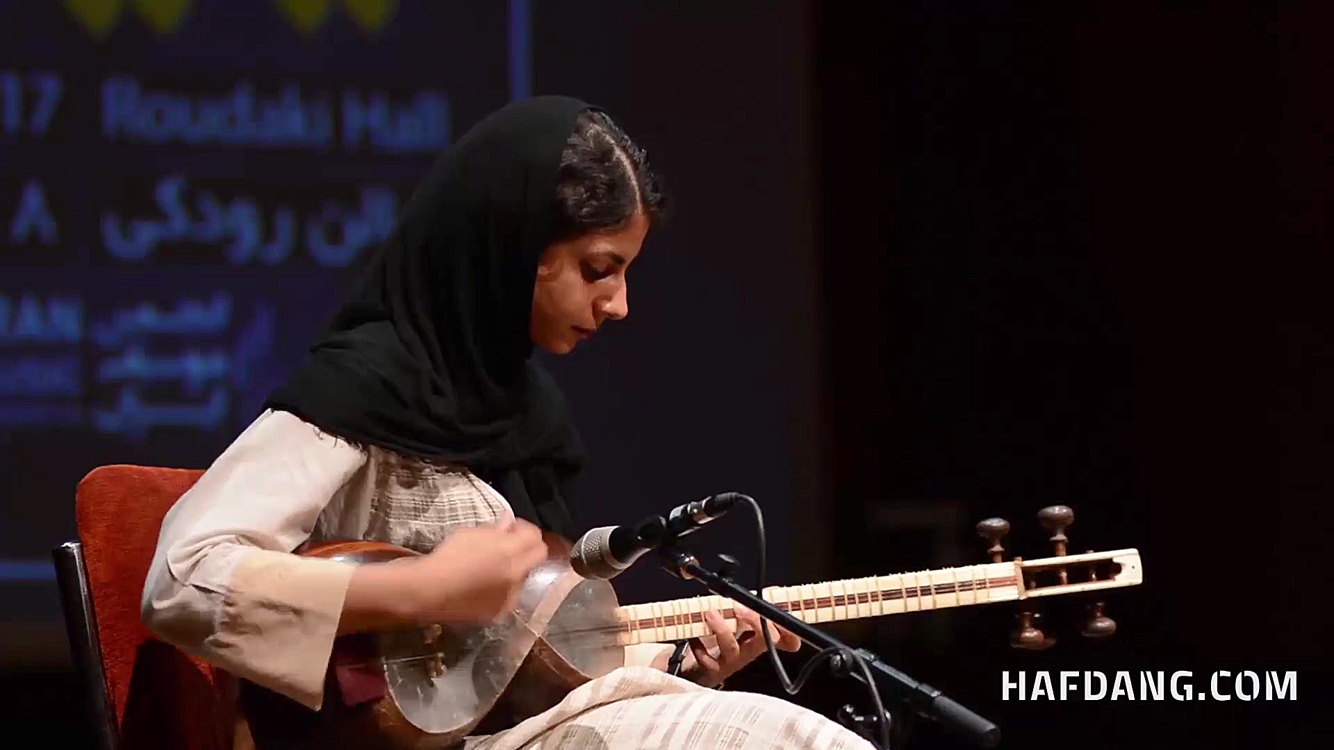 تارنوازی شورانگیز آناهیتا رمضانی،مقام برتر جشنواره جوان زمان185ثانیه