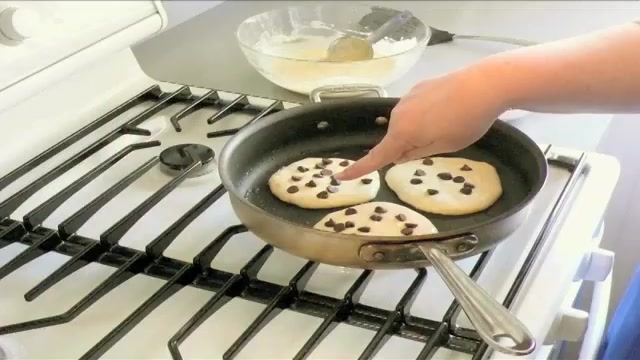 Chocolate Chip Pancakes جراحی پف زیر چشم