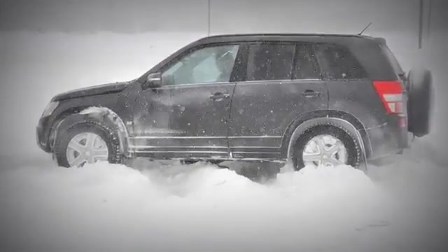 Suzuki Grand Vitara In Snow اندودنتیکس
