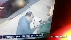 انداختن پرچم آمریکا در سطل زبا...