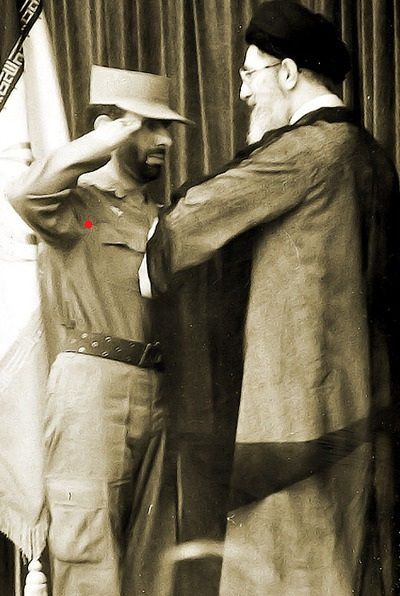 امیرسپهبد شهید علی صیاد شیرازی
كلف الشیرازی باعتباره ملازما ثانیا فی المدفعیة فی عام 1974. تم إرساله إلى الولایات المتحدة لمواصلة التعلیم العسكری. وعندما عاد إلى إیران أظهر معارضة لسیاسات الدولة البهلویة، وشارك فی بعض المظاهرات فی الشوارع. ثم انضم إلى حركة المعارضة ضد الشاه. خلال ثورة عام 1979، خدم فی فرقة المشاة 64 فی أرومیة.و منحت فی وقت لاحق رتبة ملازم العامة للقوات المسلحة الإیرانیة.
#وب #هشت #webeight #web #eight #وب_هشت #سایت #ورسانه #شهداء #الشهید #امیر #سپهبد #علی #صیاد #شیرازی #الشهادة
امیرسپهبد شهید علی صیاد شیرازی
كلف الشیرازی باعتباره ملازما ثانیا فی المدفعیة فی عام 1974. تم إرساله إلى الولایات المتحدة لمواصلة التعلیم العسكری. وعندما عاد إلى إیران أظهر معارضة لسیاسات الدولة البهلویة، وشارك فی بعض المظاهرات فی الشوارع. ثم انضم إلى حركة المعارضة ضد الشاه. خلال ثورة عام 1979، خدم فی فرقة المشاة 64 فی أرومیة.و منحت فی وقت لاحق رتبة ملازم العامة للقوات المسلحة الإیرانیة.
#وب #هشت #webeight #web #eight #وب_هشت #سایت #ورسانه #شهداء #الشهید #امیر #سپهبد #علی #صیاد #شیرازی #الشهادة