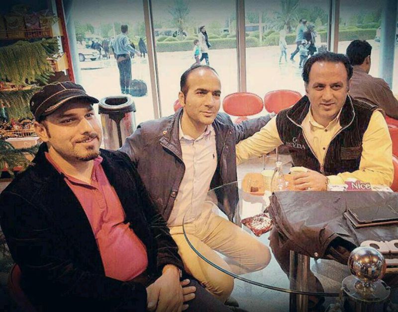 با مرتضی حسینی توو فرودگاه منتظر پرواز بودیم که بر حسب اتفاق احسان خواجه امیری عزیز رو توو فرودگاه دیدیم . فکر کردم احسان هم اجرا داره عسلویه اما با مرتضی حسینی توو فرودگاه منتظر پرواز بودیم که بر حسب اتفاق احسان خواجه امیری عزیز رو توو فرودگاه دیدیم . فکر کردم احسان هم اجرا داره عسلویه اما