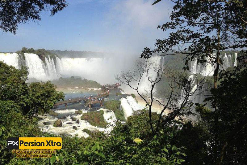  آبشار ایگوآزو - Iguazu 
در سمت آرژانتین ( در بالا ) تور های گردشگری ، از طریق یک گذرگاه پیاده رو روستایی توریست ها را همراهی می کنند

ادامه مطلب و در وب سایت پرشن ایکسترا
http://persianxtra.ir/?p=529 