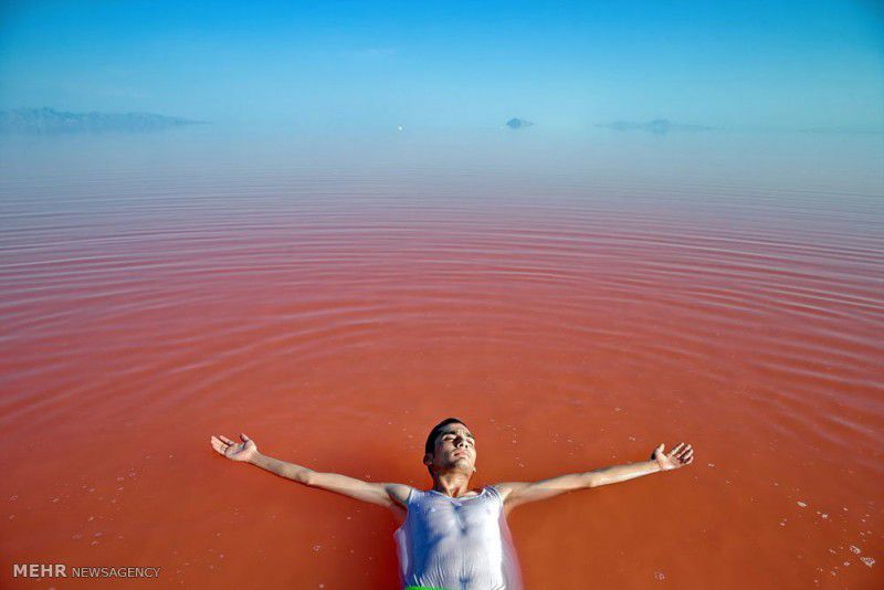 آرام بگیر در دریاچه ارومیه
