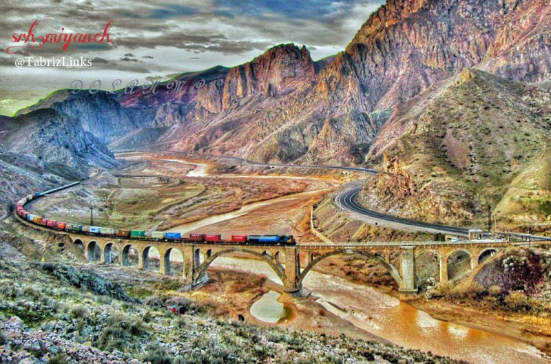 قطار در مسیر شهرستان میانه آذربایجان شرقی