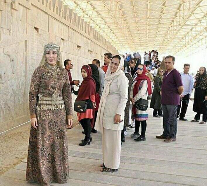 رونمایی از لباس #هخامنشیان در شیراز توسط یک بانوی #شیرازی، هم پوشیده و هم زیبا