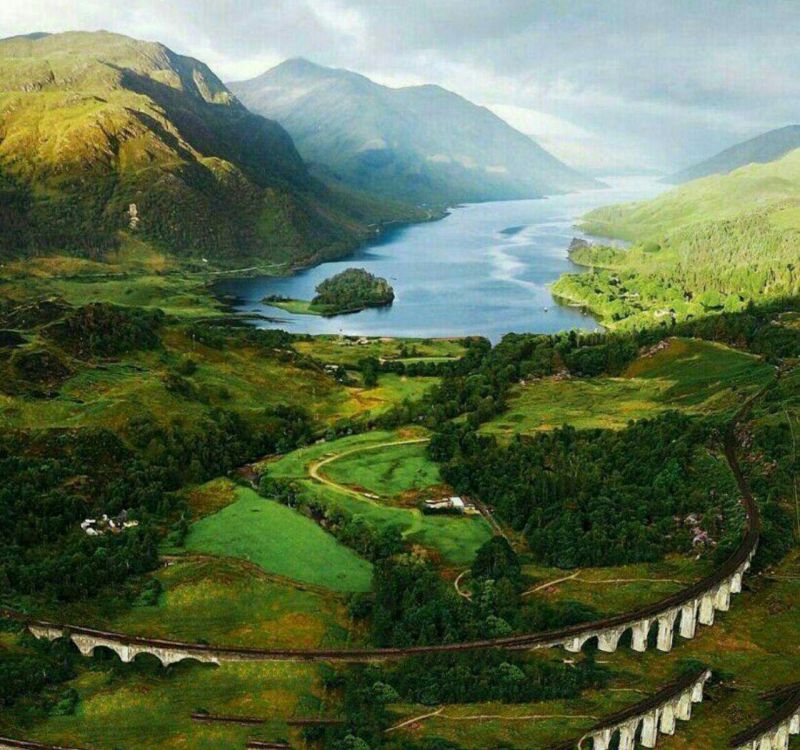 طبیعت زیبای #اسکاتلند
اسکاتلند دومین کشور بزرگ بریتانیاست که از انگلستان کوچکتر ولی به لحاظ وسعت و جمعیت آن از مجموع ولز و ایرلند شمالی بیشتر است.
      