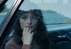 فیلم سینمایی استخوان های دوست داشتنی  www.filimo.com/m/EnzZh