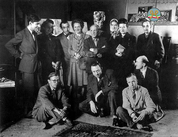 تصویر نام آوران هنر و ادبیات جهان مانند پیکاسو،سیمون دوبووار،کامو،ژان پل سارتر و ... در کنار گلیم دستبافت ایرانی