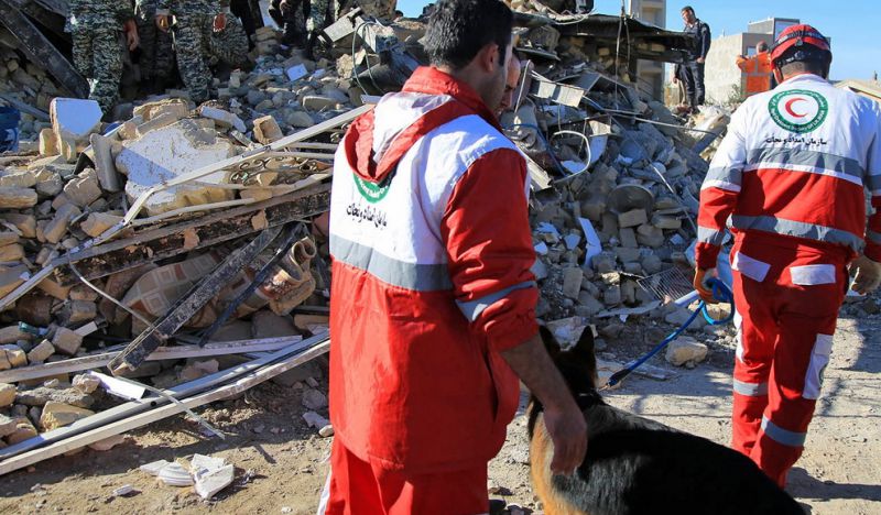 امدادرسانی و آوار برداری در مناطق زلزله زده