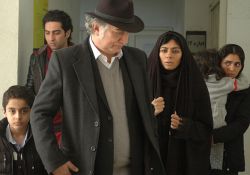فیلم سینمایی کارگر ساده نیازمندیم  www.filimo.com/m/8IY9Q