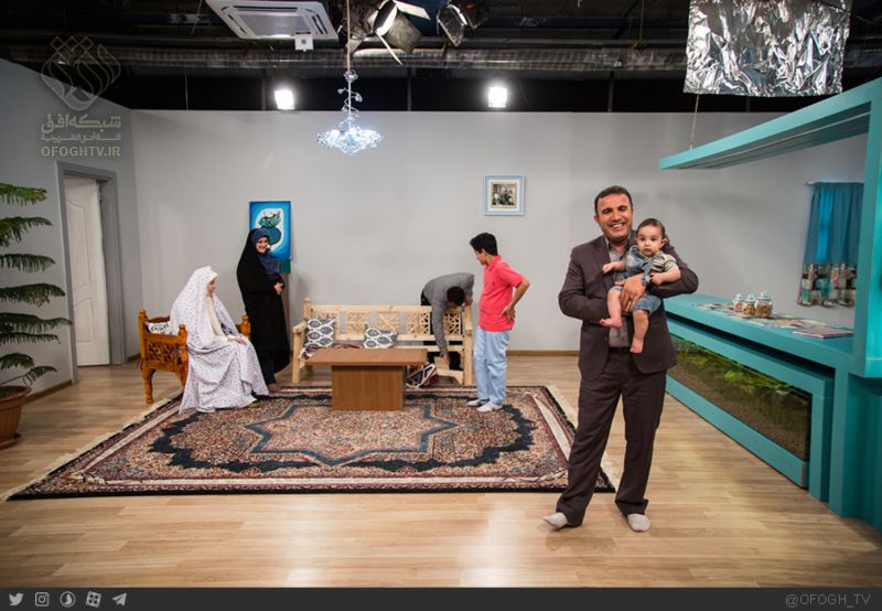 «یک روز، زندگی» مستند مسابقه ای با هدف ترویج سبک زندگی اسلامی و فرهنگ صرفه جویی با تهیه کنندگی سید محسن حسینی است که در ۵۲ قسمت ۵۰ دقیقه ای همراه با بخش های نمایشی در حال تولید در شبکه افق می باشد.
