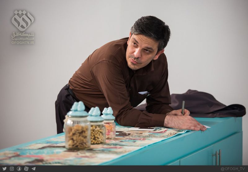 «یک روز، زندگی» مستند مسابقه ای با هدف ترویج سبک زندگی اسلامی و فرهنگ صرفه جویی با تهیه کنندگی سید محسن حسینی است که در ۵۲ قسمت ۵۰ دقیقه ای همراه با بخش های نمایشی در حال تولید در شبکه افق می باشد.
