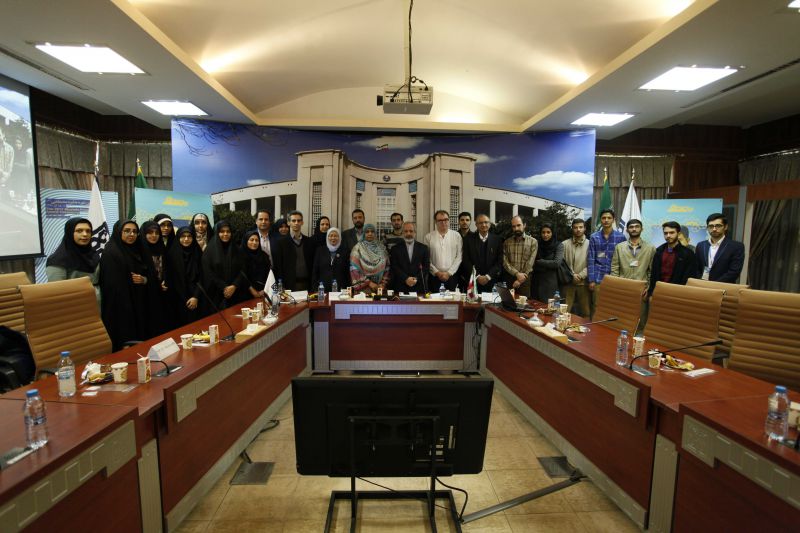در اولین روز از هفته مراسم دومین آیین اعطای جایزه مصطفی(ص) نشست تبادل تجربیات علم و فناوری (STEP) در دانشگاه علوم پزشکی تهران برگزار شد.