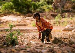 فیلم سینمایی «کارگو»         www.filimo.com/m/jZbeI